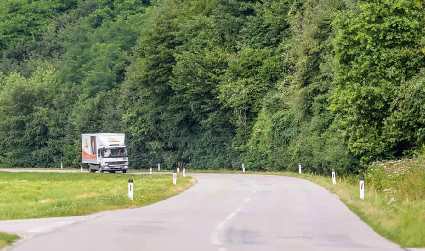 Wagenleitner Lastwagen fährt zu Montage